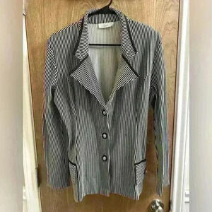 Black and white stripe blazer with shoulder pads very stretchy size medium